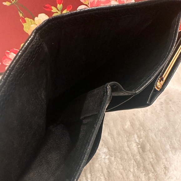 💯% Authentic CHANEL Caviar Wallet✨ - Picture 8 of 15